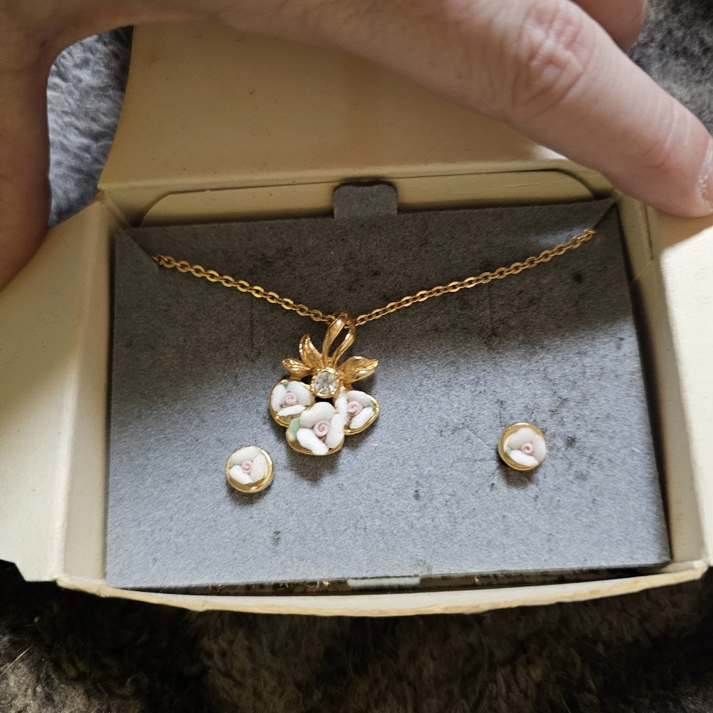 Rose necklace and earring set